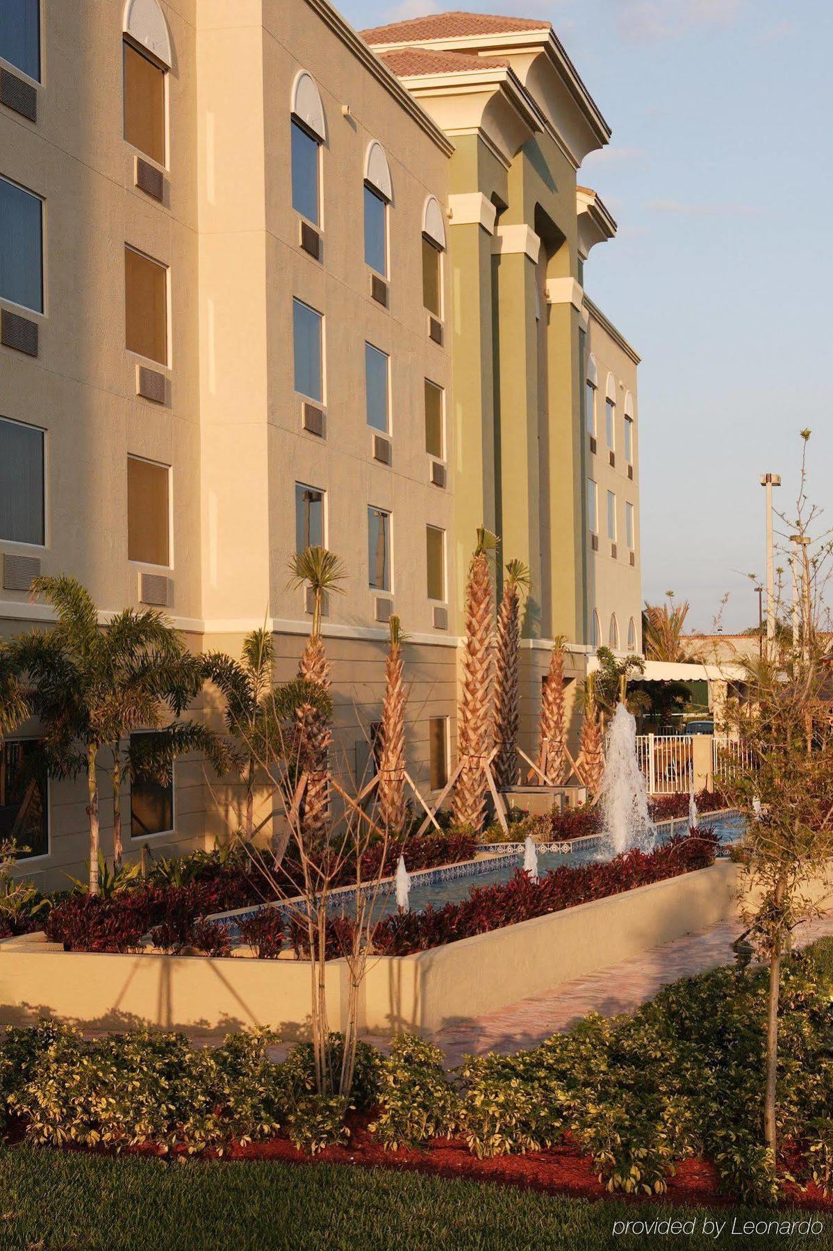 Hampton Inn & Suites Wellington Royal Palm Beach Exterior foto